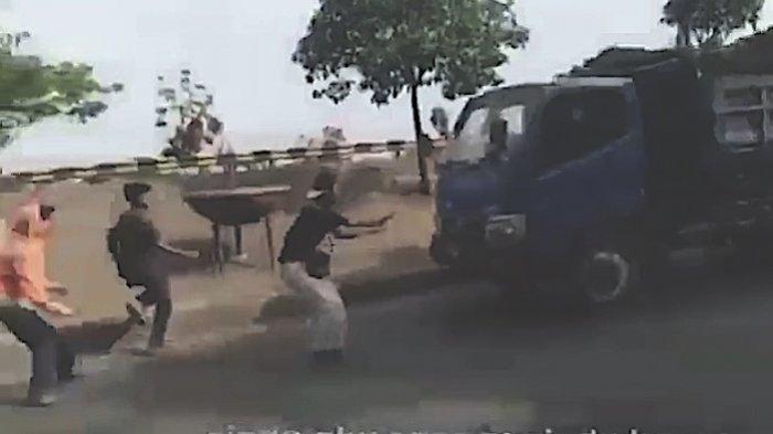 Hendak Buat Konten Video, Remaja Tewas Tertabrak Saat Adang Truk di Cikupa