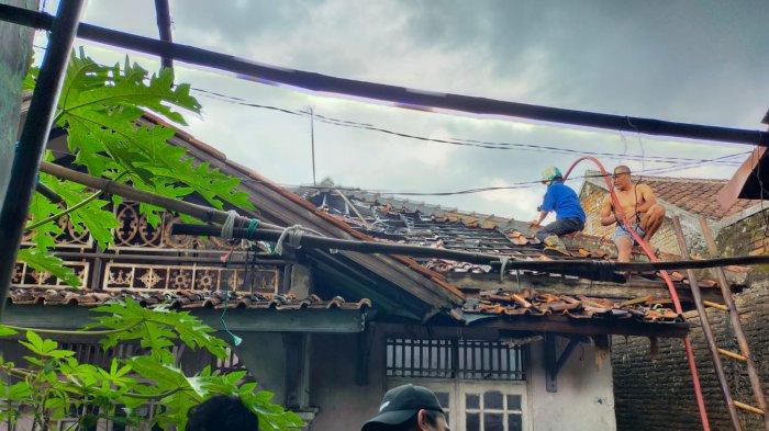 Rumah di Gang Sempit Kampung Lewiranji Ludes Terbakar, Damkar Sulit Beraksi