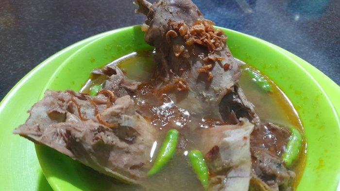 Gerem asem merupakan merupakan kuliner berbahan baku bebek yang diolah dengan kuah segar.