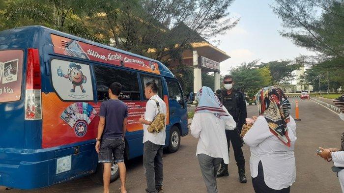 Mobil Penukaran Uang Buat Lebaran Ramai Diserbu, Pegawai Pemprov Banten: Mau Ngasih THR