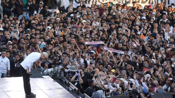 Mata Ganjar Memerah hingga Menangis Setelah Menonton Video Testimoni, Ucapkan I Love You Full