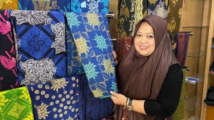 Kisah Inspiratif Guru SD di Lebak, Sambil Buka Usaha Kain Batik Raup Untung Ratusan Juta Per Bulan