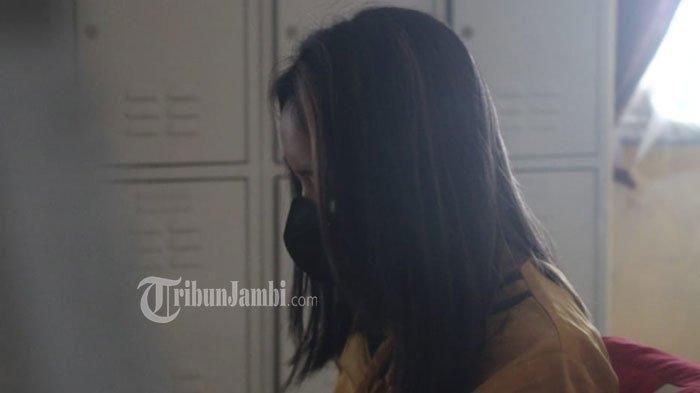 Keluarga Ungkap Tersangka Pelecehan 17 Anak di Jambi Sayat Tangan Sendiri karena Suami: Sudah Jijik