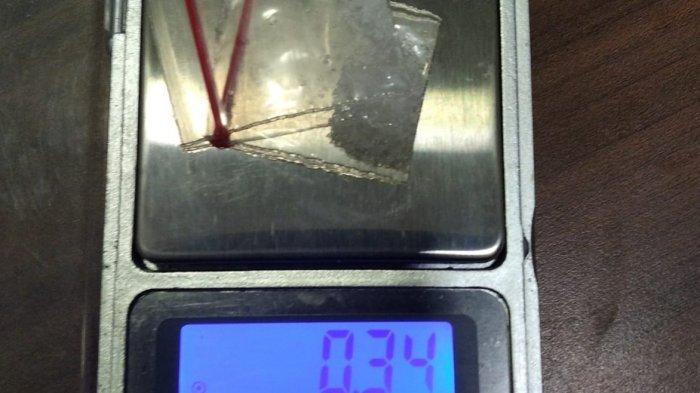 Bertransaksi 2 Paket Sabu-sabu dengan Buron, Pria Berusia 30 Tahun Ditangkap di Terminal Pakupatan