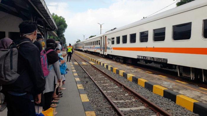 Kabar Bahagia, Kereta Lokal Merak-Rangkasbitung Beroperasi Kembali Mulai Hari Ini, Berikut Syaratnya