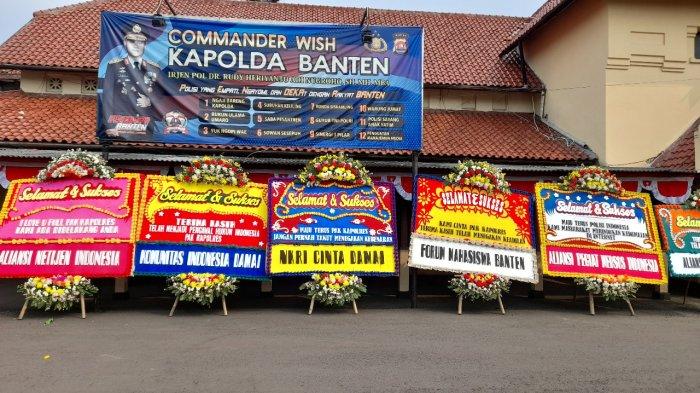 Terungkap! Inilah Para Pengirim Karangan Bunga di Mapolresta Serang Kota Pasca-Nikmir Jadi Tersangka