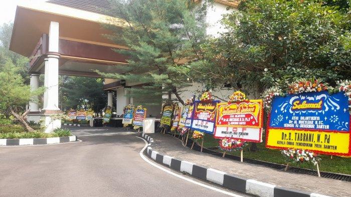 Karangan Bunga Berjejer di Kantor Sekda Banten Ucapan Selamat untuk Al Muktabar, Dari Siapa Aja?