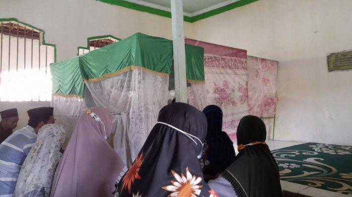 H+2 Lebaran, Warga Ramai Kunjungi Makam Sultan Ageng Tirtayasa di Serang
