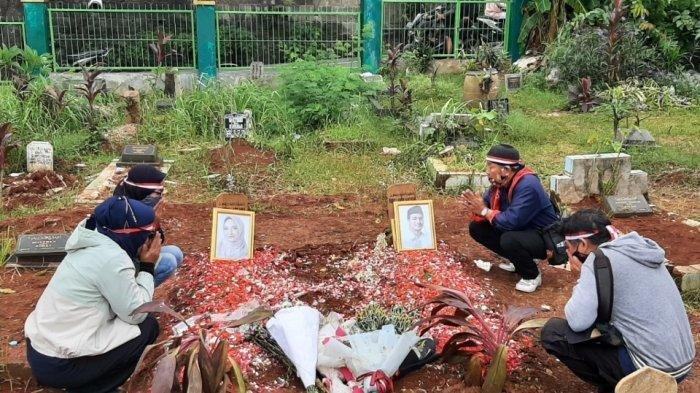 Momen Hari Pahlawan, Sejumlah Peziarah Pakai Ikat Kepala Merah Putih ke Makam Vanessa Angel dan Bibi