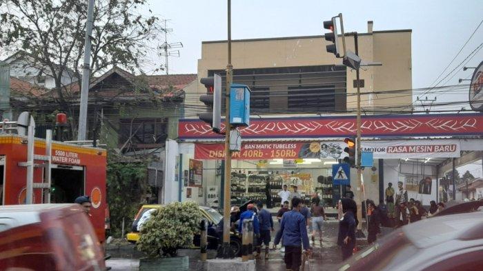 Mobil Minibus Terbakar di Jalan Kagungan Serang Banten, Penyebabnya Belum Diketahui