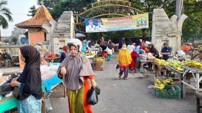Suasana Pedagang Pasar Taman Sari Kota Serang di Hari Terakhir Berjualan Sebelum Direlokasi