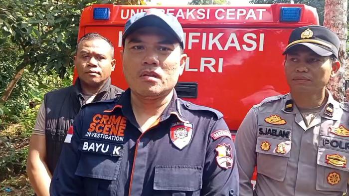 Kaur Bantuan Teknis Indentifikasi Satreskrim Polres Pandeglang, Bripka Bayu Kurniawan, menyebut kasus dugaan pembunuhan di Pandeglang bahwa korban DI (27) warga Kecamatan Saketi diduga dicekik oleh terduga pelaku OI (28) yang merupakan pacarnya sendiri, Jumat (8/5/2026). 