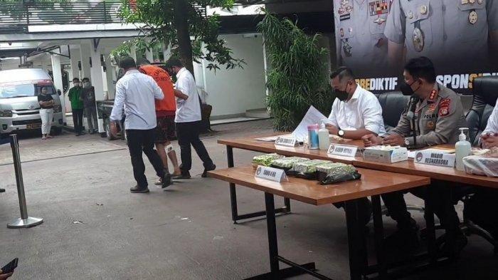 Pengedar Narkoba di Bekasi Kelabui Polisi dengan Pura-pura Berjualan Nasi Kucing