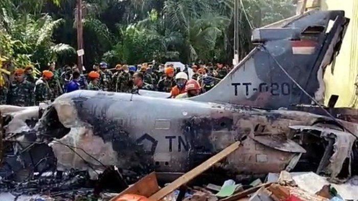 Pesawat Tempur TNI Jatuh di Riau, Pilot Terlontar dan Nyangkut di Pohon Rambutan
