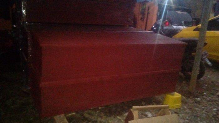 Cerita Pembuat Peti Jenazah Kebanjiran Pesanan, Bekerja Hampir 24 Jam, Pemprov Banten Pesan 100 Unit