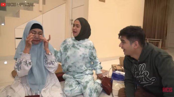Pernikahannya Sebentar Lagi, Ria Ricis Nangis Lihat Jari Ibunya Terluka, Singgung Soal Almarhum Ayah