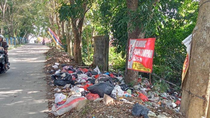 Sampah Menumpuk di Dekat Kantor DLH Lebak, Warga: Bikin Malu