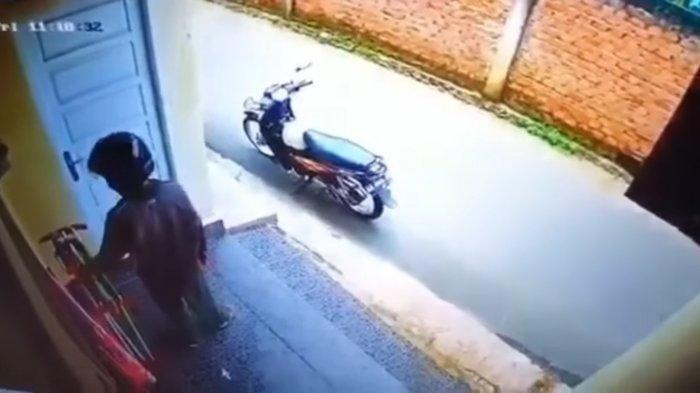 Seorang Pria Curi Celana Dalam Wanita di Lubuklinggau,  Beraksi Siang Hari dan Terekam CCTV
