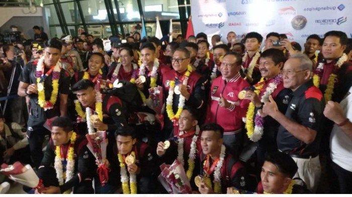 Tiba di Bandara Soekarno-Hatta Tangerang Banten, Timnas U-22 Indonesia Disambut Ratusan Suporter