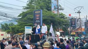 Aksi-warga-Kramatwatu-memblokir-jalan-menola.jpg