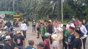 Aksi-warga-di-pintu-masuk-BRIN-Setu-Tangsel.jpg