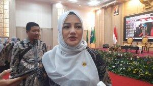 Anggota-DPR-RI-Adde-Rosi-cfg.jpg