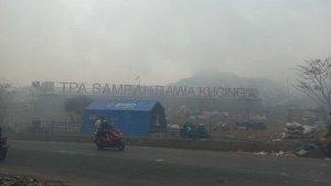 Asap-pekat-masih-menyelimuti-sekitar-TPA-Rawa-Kucing-Kota-Tangerang.jpg