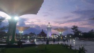 Banten-Lama-dengan-menara-Masjid-Agung-Banten-yang-simbolik.jpg