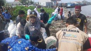 Bupati-Pandeglang-Irna-Narulita-rt756.jpg