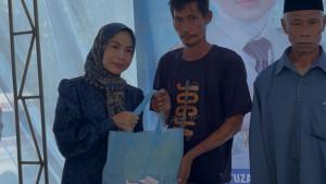 Bupati-Serang-Ratu-Rachmatuzahriyah-membagikan.jpg