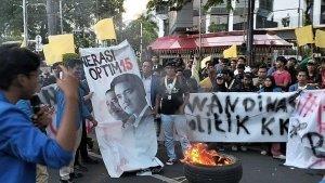 Demo-bakar-spanduk-Jokowi.jpg
