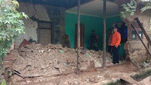Dua-rumah-warga-di-Kecamatan-Lebakwangi.jpg