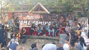 Foto-Suasana-saat-Meet-and-Greet-bersama-para-pemain-Film-Balada-Si-Roy-di-Rumah-Dunia.jpg