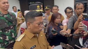 Gubernur-Banten-Andra-Soni-Senin-13102025-Pe.jpg