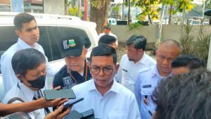 Gubernur-Banten-Andra-Soni-menanggapi-gelom.jpg