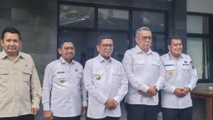 Gubernur-Banten-Andra-Soni-menyiapkan-draft-MoU-b.jpg