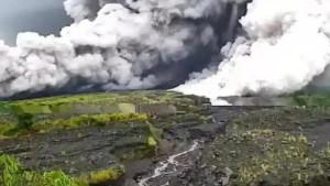 Gunung-Semeru-erupsi-pada.jpg