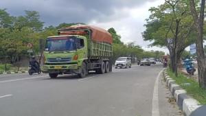 Hari-pertama-pembatasan-jam-operasional-truk-tambang.jpg