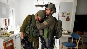 IDF-prajurit-cadangan-militer-Israel-menangis.jpg