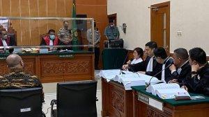 Irjen-Teddy-Minahasa-duduk-sebagai-saksi-mahkota-dalam-persidangan.jpg