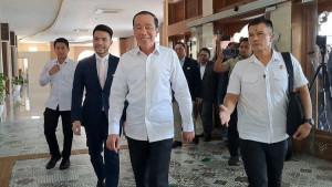 JOKOWI-DIPERIKSA-IJAZAH-DITAHAN.jpg