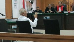 Kadin-Banten-terkejut-saat-sidang-dugaan.jpg