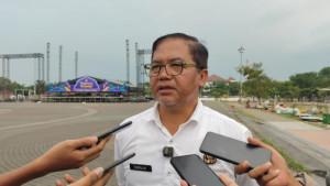 Kepala-Dinas-LHK-Kabupaten-Tangerang-Ujat-Sudrajat-saat-diwawancarai.jpg