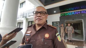 Kepala-Kejari-Serang-IG-Punia-Atmaja-NR-saat-diwawan.jpg