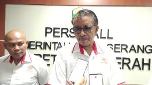 Ketua-Harian-KONI-Kota-Serang-DN-Hamzah-saat-diwawancarai-awak-media-Senin-13102025.jpg