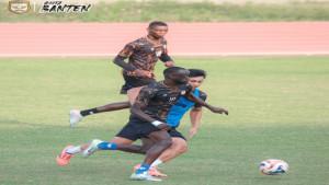 Latihan-Pemain-Adhyaksa-FC-banten-jelang-lawan-persikad.jpg
