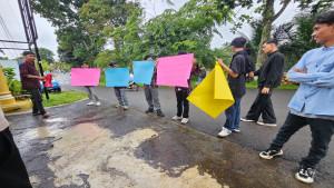 Mahasiswa-DEmo-Disdikpora-Pangdelang-Kamis.jpg