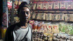 Mirhan-pemilik-lapak-oleh-oleh-kh.jpg