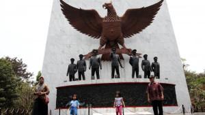Monumen-Pancasila-Sakti-Lubang-Buaya-Jakarta.jpg