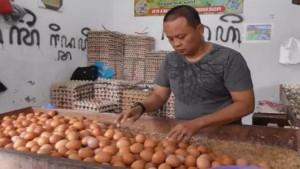 Pedagang-telur-di-Pasar-Gudang.jpg